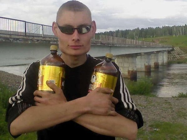 Гопник с пивом