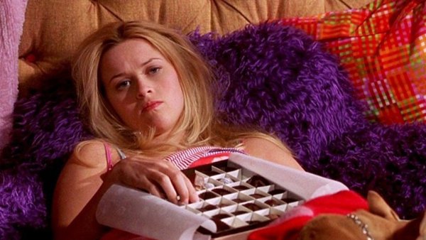 Риз Уизерспун ест конфеты фильм