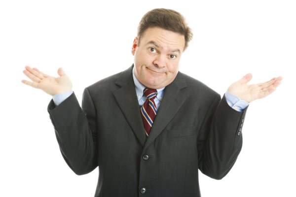 Разводит руками