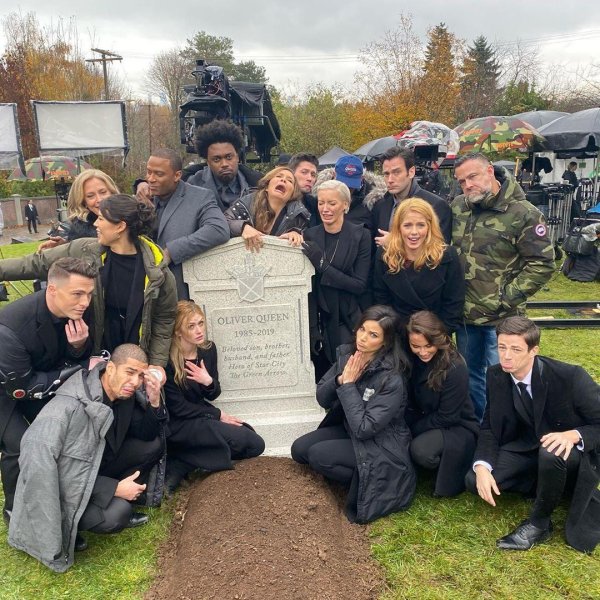 Грант Гастин возле могилы