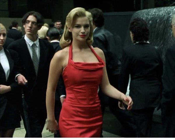 Девушка в Красном из "матрицы". Фиона Джонсон