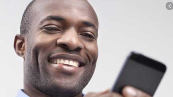 Нигер с телефоном