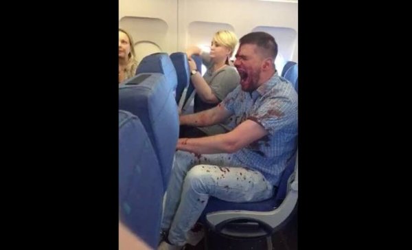 Пьяные дебоширы на самолетах