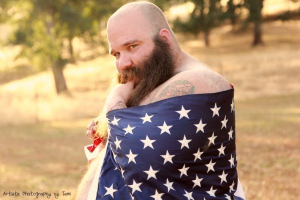 Толстый лысый с бородой