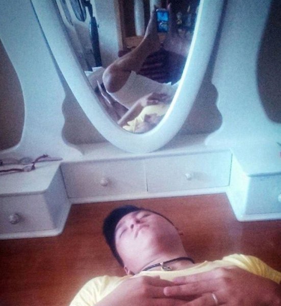 Смешные селфи в зеркале