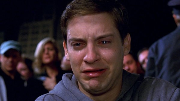 Тоби Магуайр человек паук плачет