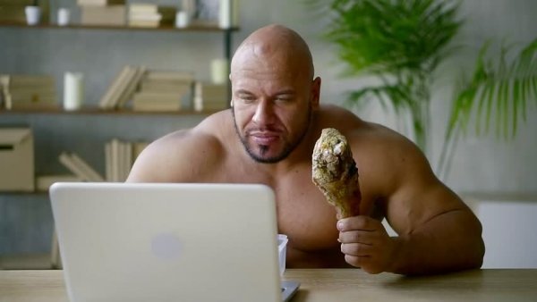 Накаченный мужик