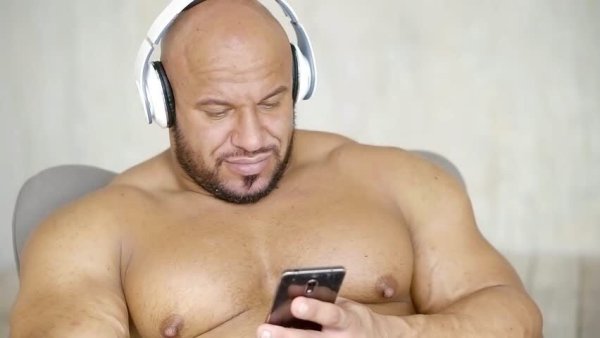 Никита Демин бодибилдер