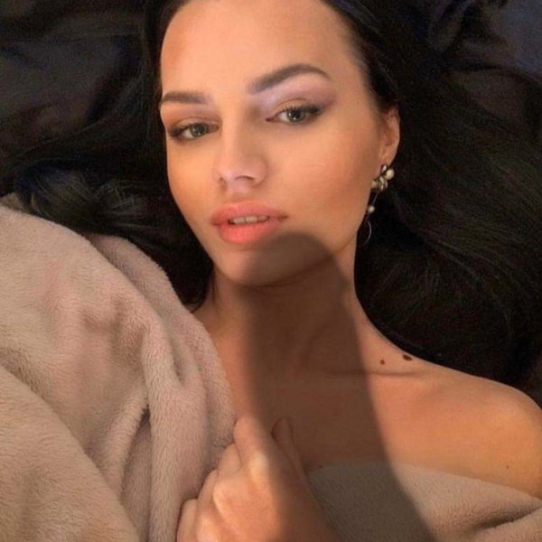 Тень от нового айфона Мем