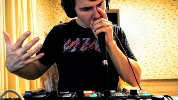 Человек битбоксит