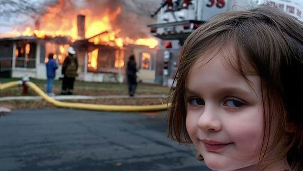Девочка дом горит
