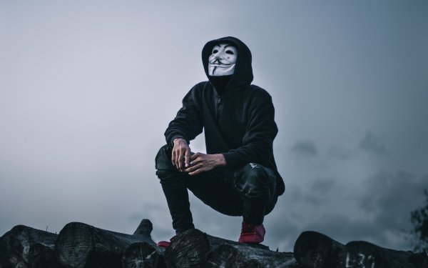 Парень в маске