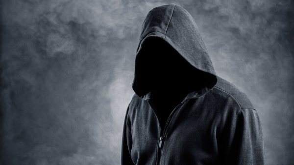 Пацан в капюшоне