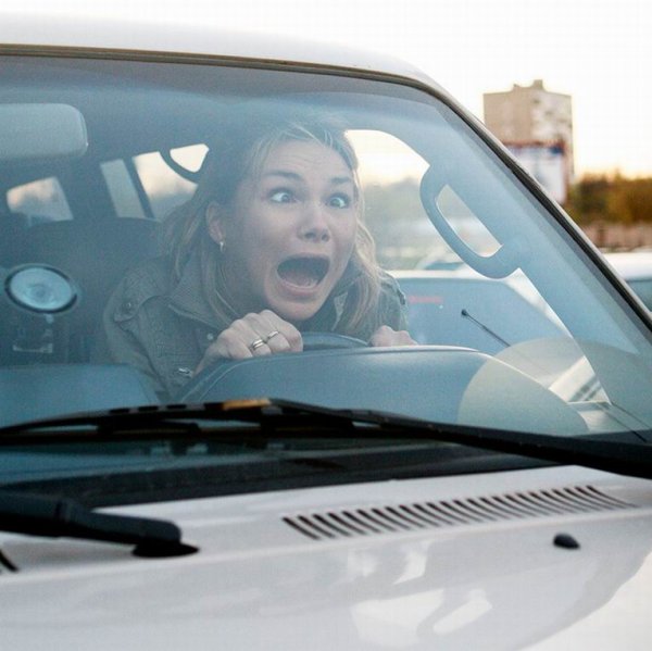 Девушка за рулем прикол