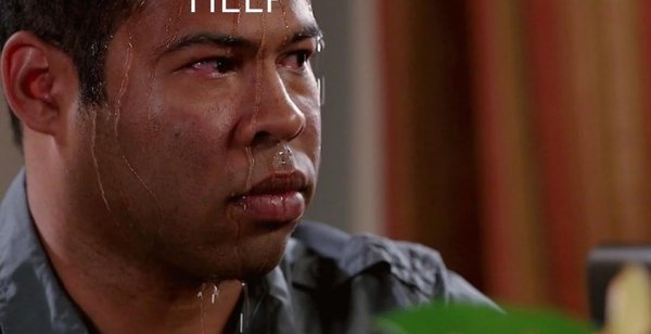 Парень потеет