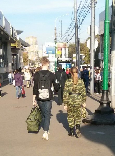 Девушка дождалась парня из армии