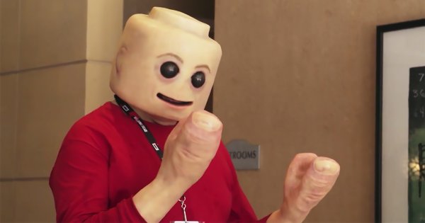 Реалистичный лего человечек