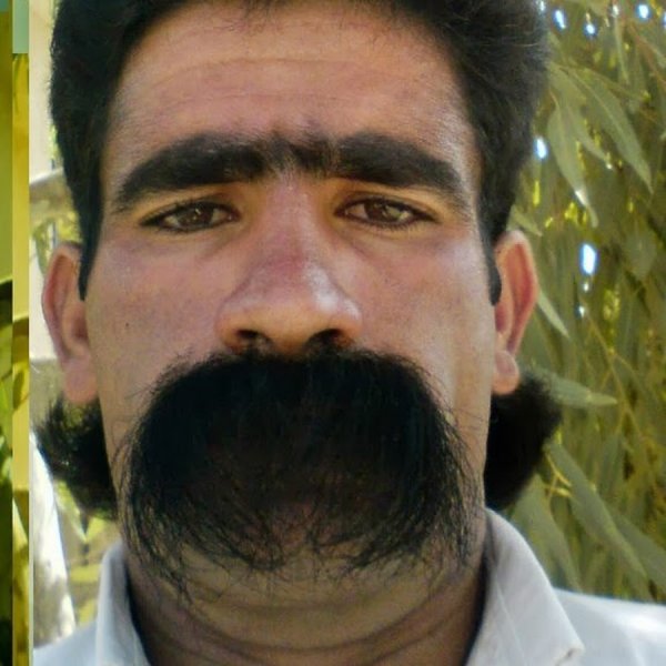 Мужик с монобровью и усами