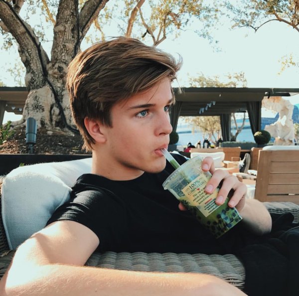 Алекс Лэндж