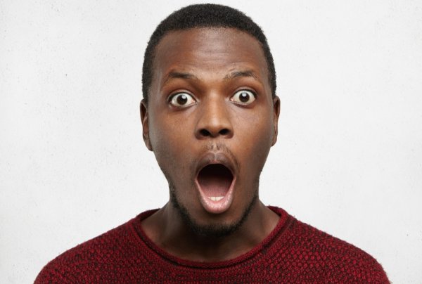 Удивленный парень