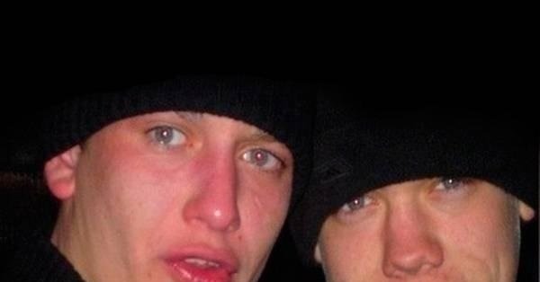 Пацаны в шапках Мем