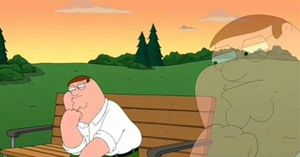 Питер Гриффин сидит на скамейке