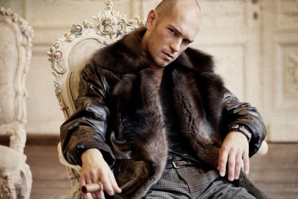 Мужская фотосессия в шубе