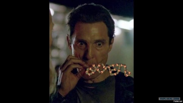 Мэттью Макконахи с сигаретой