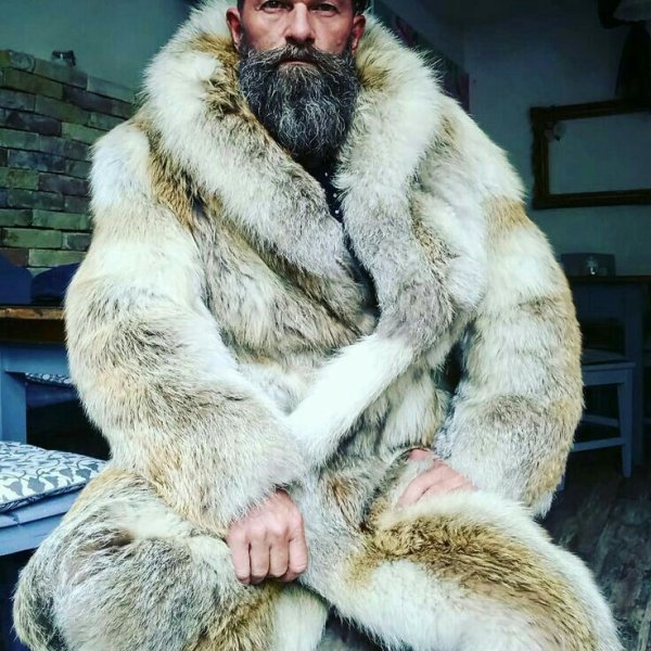 Мужик в шубе