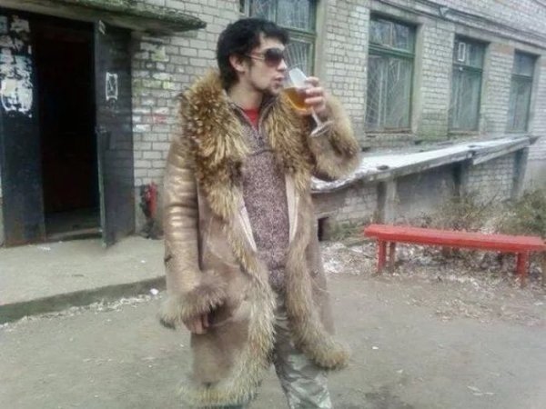 Мужчины в шубах смешные