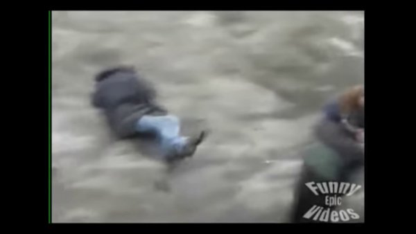 Мужик чихает огнем