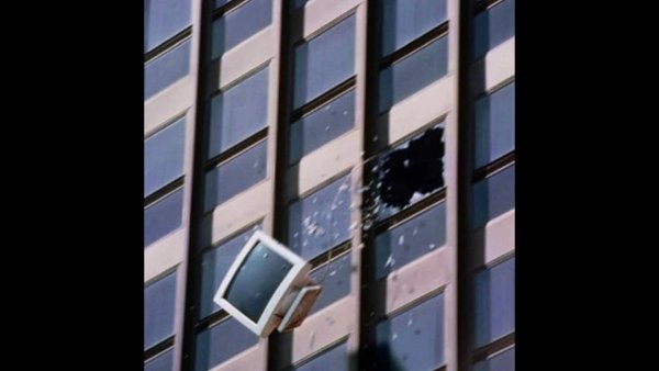 Выкинул компьютер в окно