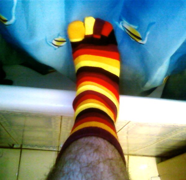 Волосатая нога в носке