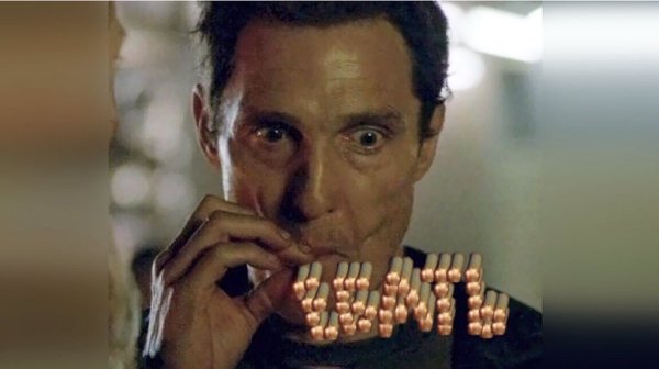 Макконахи с сигаретой