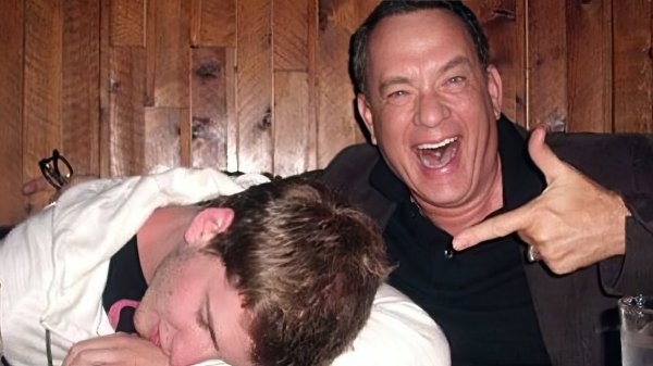 Пьяный мужчина в баре