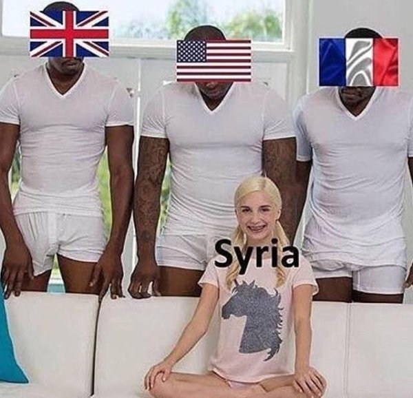 Негры вокруг белой