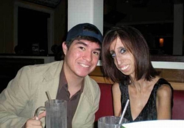 Красивая девушка и некрасивый парень