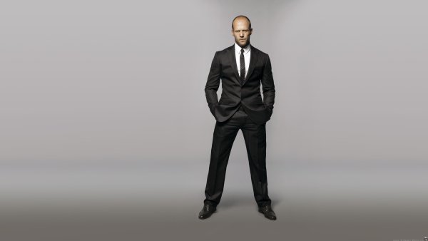 Джейсон Стэтхэм в костюме