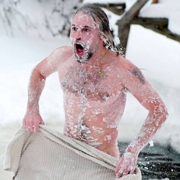 Мужчина замерз