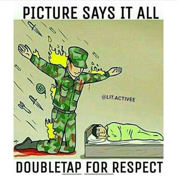 Солдат закрывает ребенка Мем