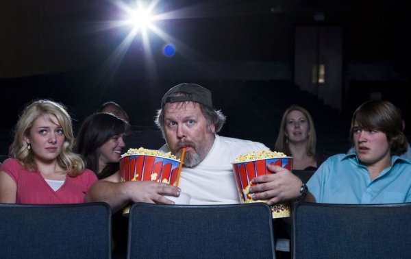 Попкорн в кинотеатре Мем