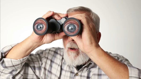 Бинокль с глазами