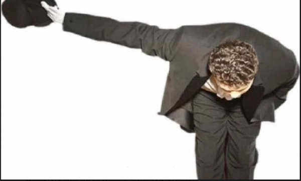 Человек поклоняется