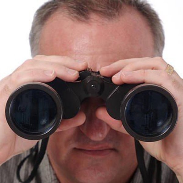 Бинокль с глазами