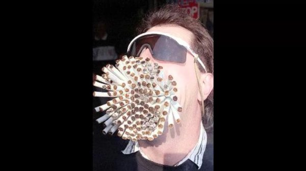 Человек с сигаретой