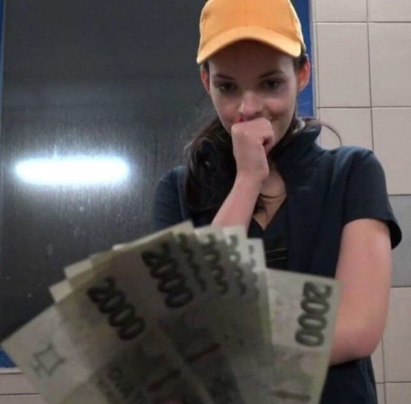 Парень с чешскими деньгами