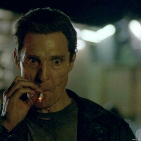 Мэттью Макконахи с сигаретой