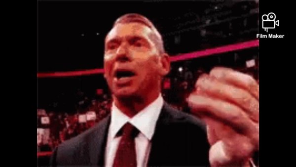 Мужик нюхает деньги