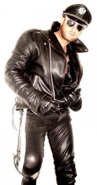 Кожаный костюм мужской