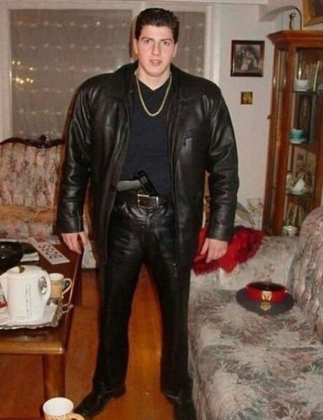 Бандиты в кожаных куртках